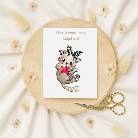 Bügelbild: Himbeer Kitty braun Schleife